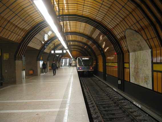 039-станция метро Theresienwiese